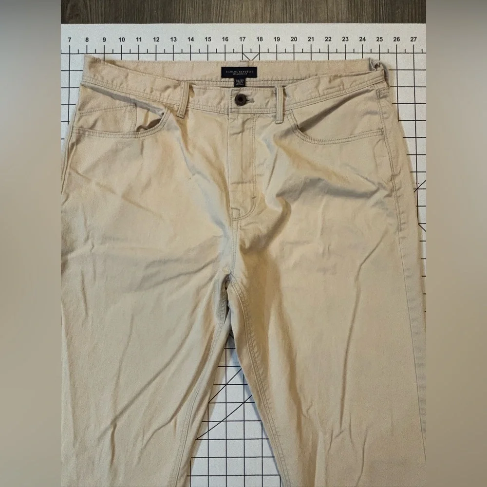Banana Republic Men’s Size 33/30 Tan‎ Straight Fit Jeans